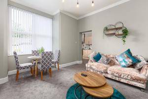 Ashton Mews apartment with free parking