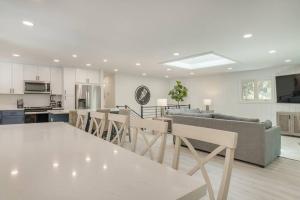 Luxury Beach House - 2min Walk to Beach - Private Pool - Group & Dog Friendly