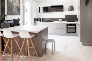 Maisons de vacances L'Oursinade - Jolie maison avec Jacuzzi et jardin : photos des chambres