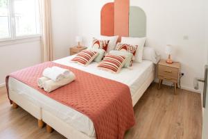 Maisons de vacances L'Oursinade - Jolie maison avec Jacuzzi et jardin : photos des chambres