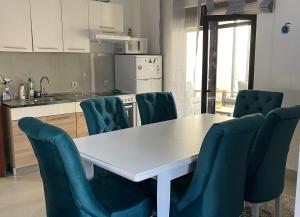 3 Bedroom Apartment with pool