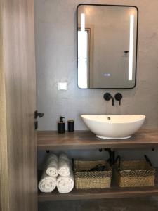 ANASTASIA Elegant Studios III