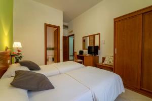 Large Double or Twin Room