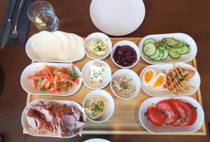 Chatka Pradziadka i Jurty na Wodzie