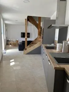 Superbe maison de ville, rénovée à 15 min de Lyon - Vernaison