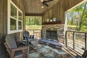 Branson Tiny Home on 52 Acres with Private Lake! - Walnut Shade