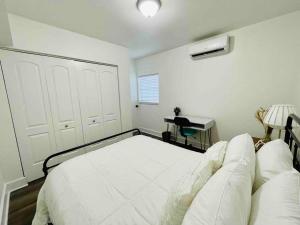 Sleeps 3, Cozy, Boho Style, in the heart of Miami -free parking