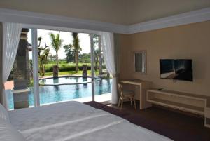 Kori Maharani Villas - Lagoon Pool Access 1