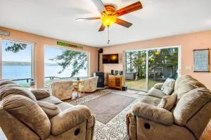 The Cozy Crabshack - Seabeck