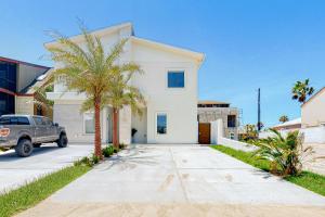 Dolphin Paradise Unit A
