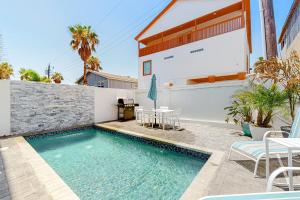 Dolphin Paradise Unit A