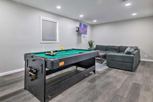 Furnished Deck and Lake Access Poconos Place!