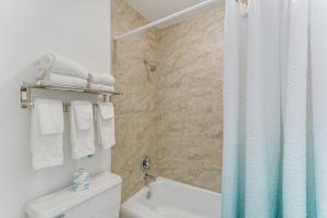 Sarasota Cay Club #612 - Heated Pool, Bunk Beds, Huge TV, Tiki Bar, More!