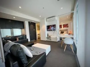 Luxury 2 Bedroom Suite near Adelaide with a car park - Broadview