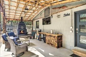 Remodeled Cabin with Fire Pit on Norfork Lake! - Mammoth Spring