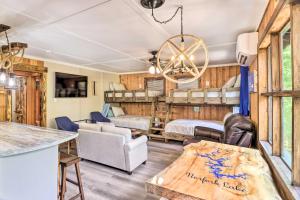 Remodeled Cabin w Fire Pit on Norfork Lake!
