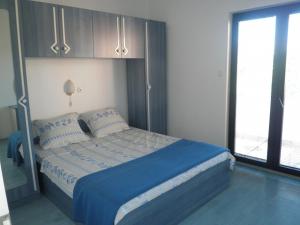 Apartments with a parking space Lopar, Rab - 14089 