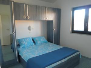 Apartments with a parking space Lopar, Rab - 14089 
