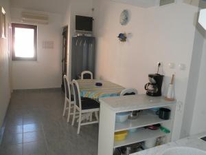 Apartments with parking space Lopar, Rab - 14089