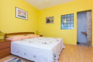 Apartments with parking space Punat, Krk - 14111