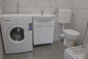 Apartments with a parking space Podstrana, Split - 14112