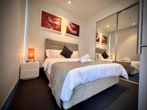 Luxury 2 Bedroom Suite near Adelaide with a car park