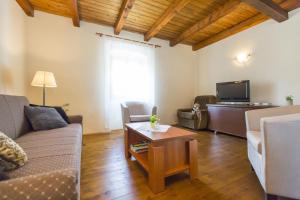 Two-Bedroom Holiday Home room in Holiday house with a parking space Mali Turini (Central Istria - Sredisnja Istra) - 14136