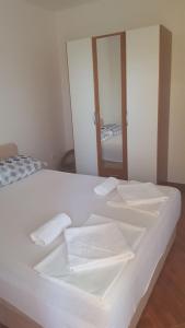 Apartments with a parking space Povljana, Pag - 14151