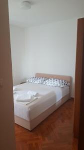 Apartments with a parking space Povljana, Pag - 14151