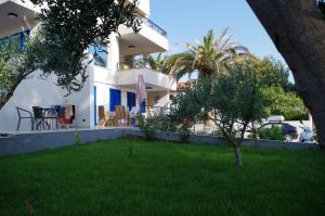 Apartments by the sea Slatine, Ciovo - 14158