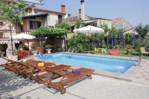 Family friendly apartments with a swimming pool Vodnjan, Fazana - 14159