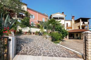 Apartments with parking space Vrsar, Porec - 14164