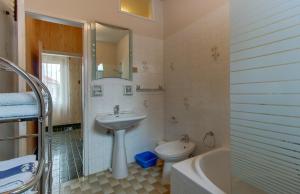 Apartments by the sea Mali Losinj (Losinj) - 14166