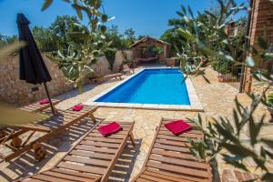 Family friendly apartments with a swimming pool Nova Vas, Porec - 14167