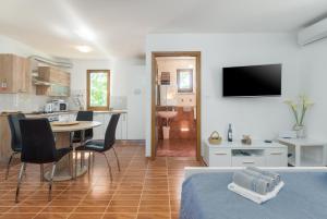 Family friendly house with a swimming pool Lindar, Central Istria - Sredisnja Istra - 14189