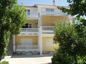 Apartments with a parking space Supetarska Draga - Donja, Rab - 14169 