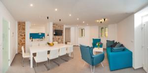 Seaside family friendly house with a swimming pool Bol, Brac - 14239