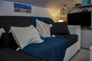 Apartments by the sea Povljana, Pag - 14281