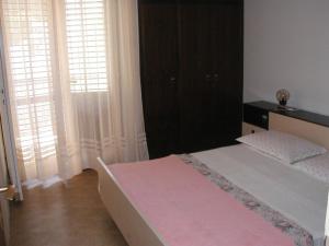 Apartments with parking space Supetar, Brac - 14292