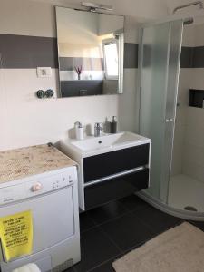 Apartments with a parking space Zajci, Central Istria - Sredisnja Istra - 14303