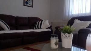 Apartments with a parking space Tugare, Omis - 14320