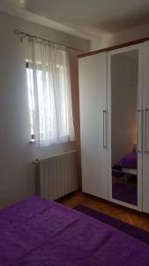 Apartments with a parking space Tugare, Omis - 14320