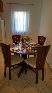 Apartments with a parking space Tugare, Omis - 14320