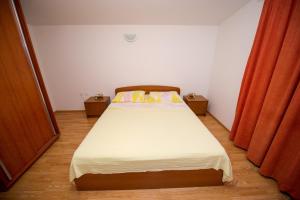 Apartments by the sea Grebastica, Sibenik - 14317