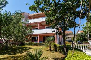 Apartments and rooms with parking space Krk - 14322 