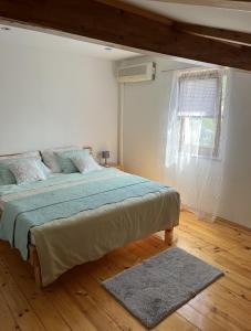 Apartments by the sea Martinscica, Cres - 14334