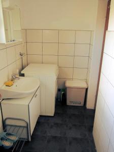 Holiday house with a parking space Unesic, Zagora - 14363