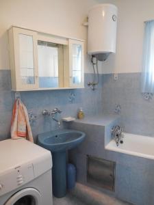 Apartments by the sea Povlja, Brac - 14367