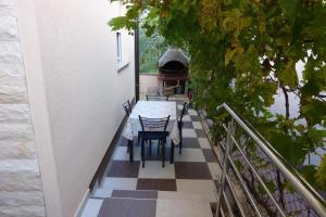 Apartments with a parking space Vir - 14389