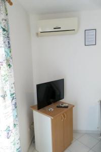 Apartments with a parking space Barbat, Rab - 14390